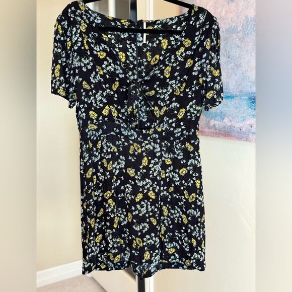Free People Jinx Tie Front Romper Dress Black Sunflower Floral Women’s Size 8 - Picture 2 of 8